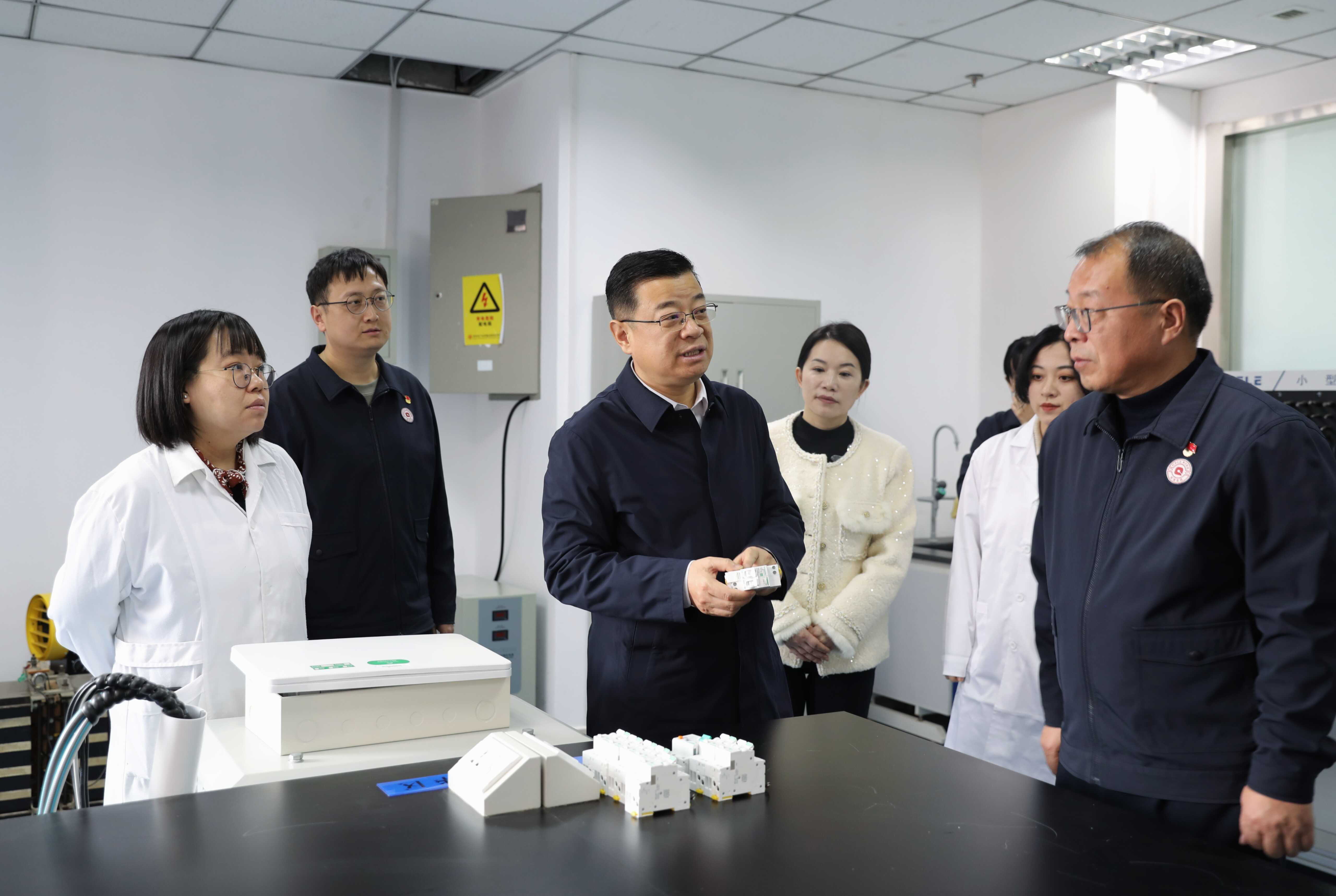 高晶華赴省質檢院和省標準化院調研電氣機械檢測服務